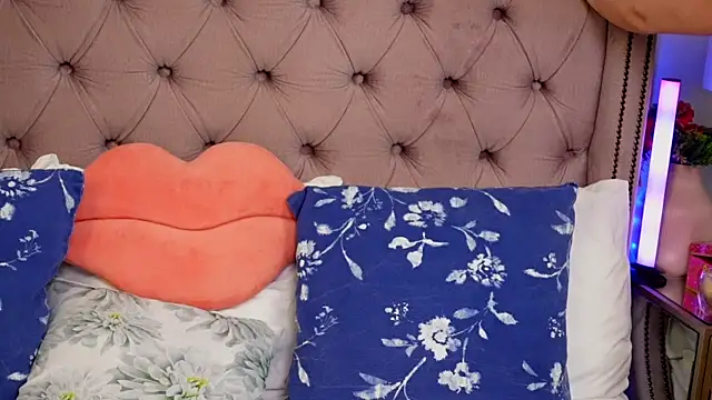 JenniferLovve online show from March 30, 4:13 am