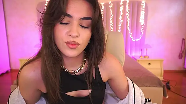 EricaSin online show from April 3, 1:20 pm