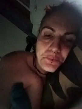 est 82 online show from October 1, 7:42 pm