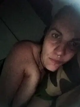 est 82 online show from October 20, 9:26 pm