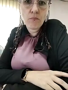 est 82 online show from October 27, 7:56 am