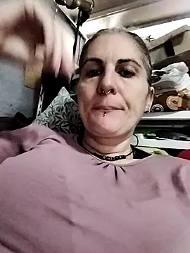 est 82 online show from October 28, 11:14 am