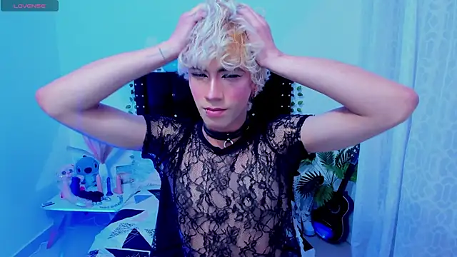 Snapshot of Cooperrosscute233 chatting on November 10, 10:31 pm Cooperrosscute233 online show from November 10, 10:31 pm