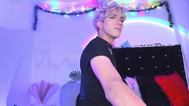 Snapshot of Cooperrosscute233 chatting on December 3, 1:35 am Cooperrosscute233 online show from December 3, 1:35 am