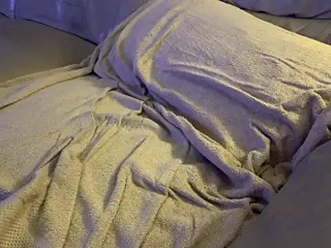 Snapshot of Freddiefirefly chatting on March 28, 8:19 pm Freddiefirefly online show from March 28, 8:19 pm