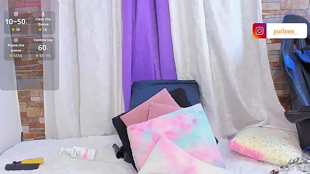 Brandy brown  online show from April 20, 11:06 pm