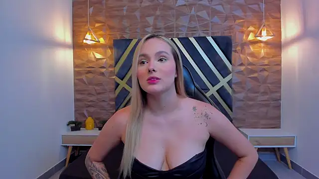 Emmaa white  online show from January 10, 5:26 pm
