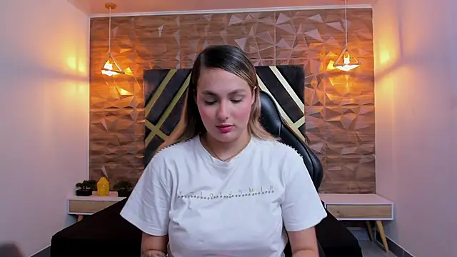 Emmaa white  online show from April 24, 5:15 pm