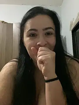 Snapshot of IvettSt_ chatting on April 4, 4:22 am IvettSt online show from April 4, 4:22 am