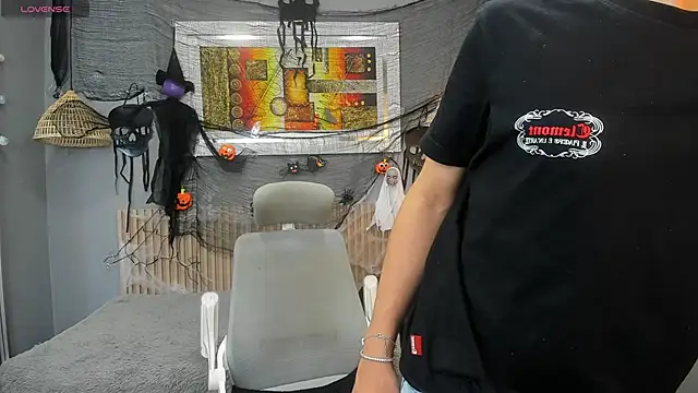 nathanclay online show from October 18, 3:31 am