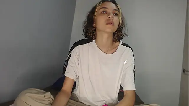 Snapshot of brisazanes chatting on November 16, 2:06 am brisazanes online show from November 16, 2:06 am