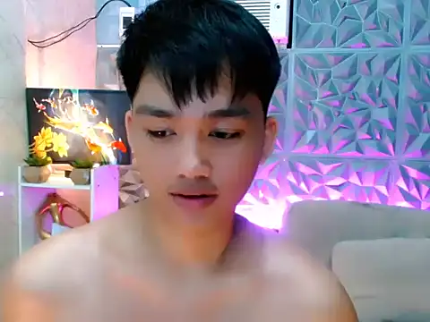 Snapshot of Mister_officer69 chatting on June 20, 1:14 pm Mister officer69 online show from June 20, 1:14 pm