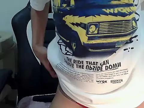 lovelynie123 online show from May 31, 10:44 am