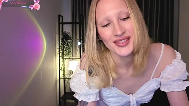 BiancaHelo online show from October 18, 2:40 pm