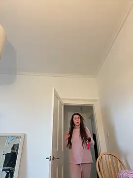 AlitaNova online show from November 20, 1:44 pm