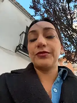 Ninabigtitied online show from November 21, 4:27 pm