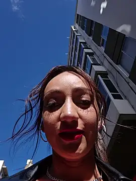 Ninabigtitied online show from January 9, 11:24 am