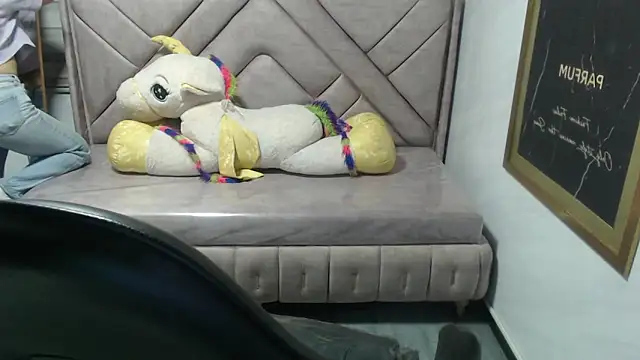 Velvet Moon V online show from December 3, 1:31 pm