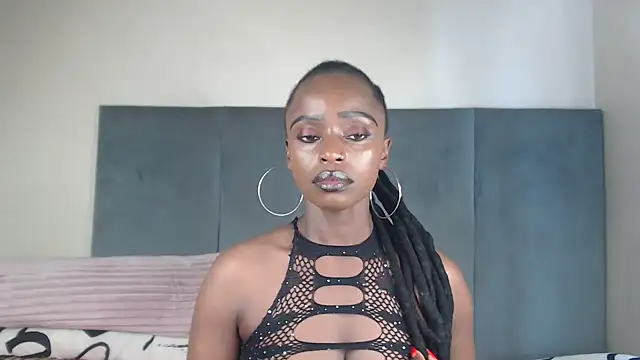Snapshot of Jah-Queen chatting on March 12, 11:27 am Jah-Queen online show from March 12, 11:27 am