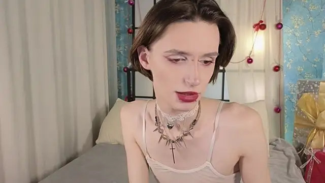 madi snow online show from December 18, 12:22 pm