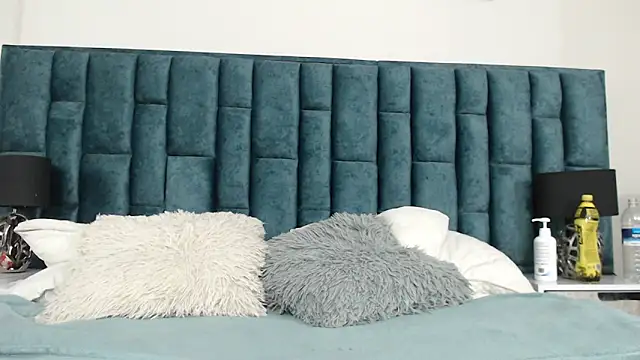 Snapshot of Emma_Foxi chatting on November 3, 8:21 pm Emma Foxi online show from November 3, 8:21 pm