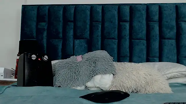 Snapshot of Emma_Foxi chatting on November 12, 8:30 pm Emma Foxi online show from November 12, 8:30 pm