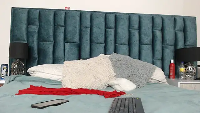 Snapshot of Emma_Foxi chatting on November 20, 8:52 pm Emma Foxi online show from November 20, 8:52 pm