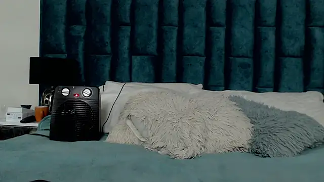 Snapshot of Emma_Foxi chatting on November 26, 9:49 pm Emma Foxi online show from November 26, 9:49 pm