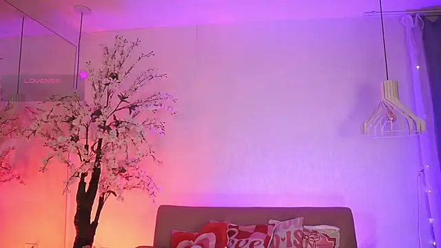 JadeSummerr online show from April 7, 11:43 am