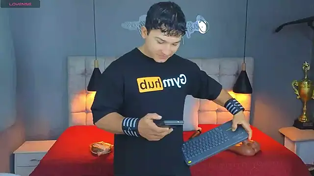 Snapshot of Horny_nick18 chatting on October 7, 1:08 pm Horny nick18 online show from October 7, 1:08 pm