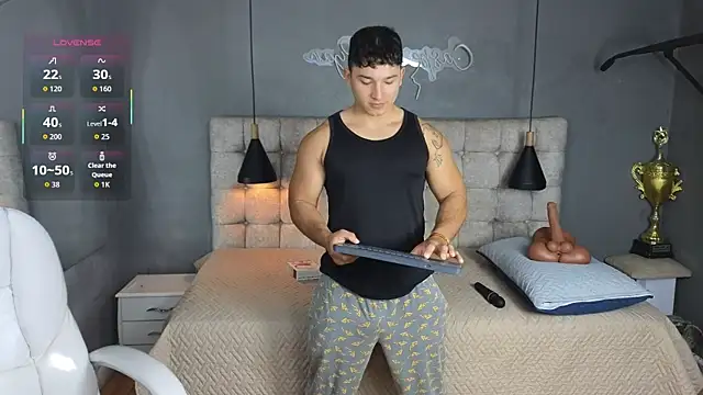 Snapshot of Horny_nick18 chatting on October 27, 1:48 pm Horny nick18 online show from October 27, 1:48 pm