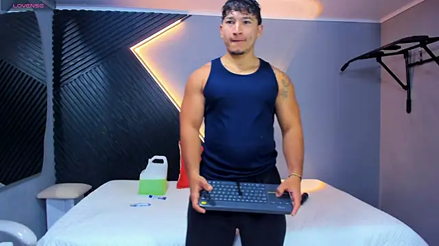 Horny nick18 online show from April 14, 10:32 am