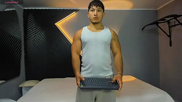 Horny nick18 online show from April 20, 1:14 pm