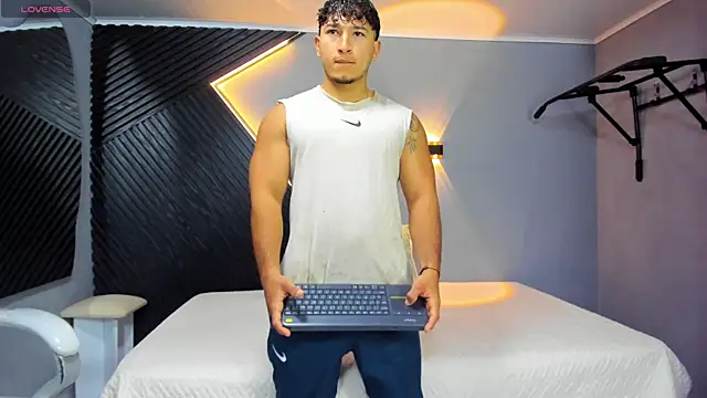 Horny nick18 online show from April 21, 11:27 am