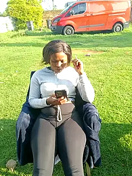 SweetHoney21  online show from December 19, 5:03 am