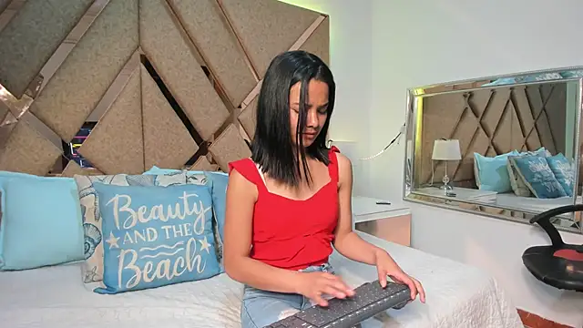 BelhaLawuo online show from November 21, 7:01 pm