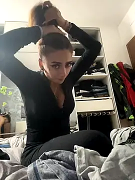 Snapshot of piccolaflo chatting on September 28, 2:39 am piccolaflo online show from September 28, 2:39 am