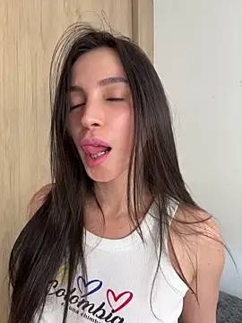 Snapshot of karinasantos_ chatting on May 16, 5:34 pm karinasantos online show from May 16, 5:34 pm
