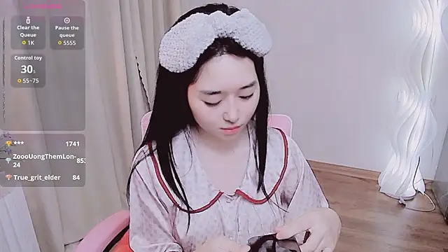 Snapshot of Miu-999 chatting on October 13, 2:17 pm Miu-999 online show from October 13, 2:17 pm