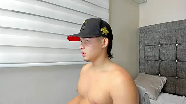 Snapshot of Riky_Strong chatting on December 21, 3:13 am Riky Strong online show from December 21, 3:13 am