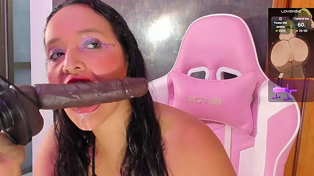 Snapshot of dalia_roses chatting on December 4, 1:15 am dalia roses online show from December 4, 1:15 am