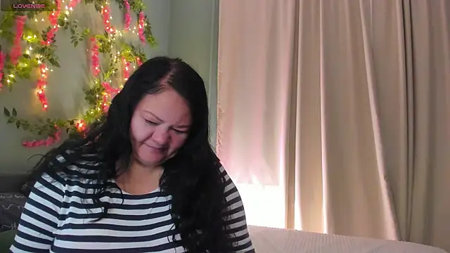 Snapshot of sandra_jackson chatting on October 2, 2:51 am sandra jackson online show from October 2, 2:51 am