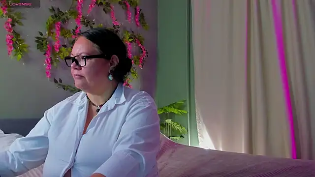 Snapshot of sandra_jackson chatting on November 7, 2:55 am sandra jackson online show from November 7, 2:55 am