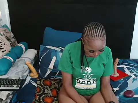 Snapshot of CreamySexyPussy chatting on November 28, 7:27 pm CreamySexyPussy online show from November 28, 7:27 pm