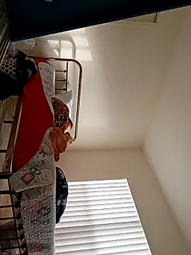 sarahkat86 online show from February 22, 1:31 pm