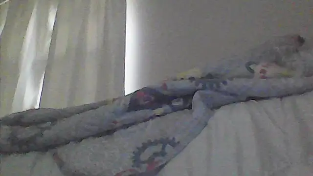 Snapshot of sarahkat86 chatting on April 27, 11:30 am sarahkat86 online show from April 27, 11:30 am