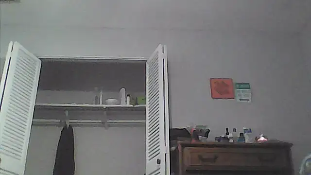 Snapshot of sarahkat86 chatting on May 3, 11:22 pm sarahkat86 online show from May 3, 11:22 pm