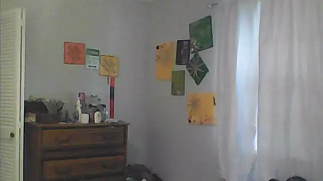 Snapshot of sarahkat86 chatting on June 4, 9:54 pm sarahkat86 online show from June 4, 9:54 pm