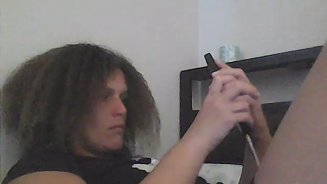 Snapshot of sarahkat86 chatting on June 5, 10:15 pm sarahkat86 online show from June 5, 10:15 pm