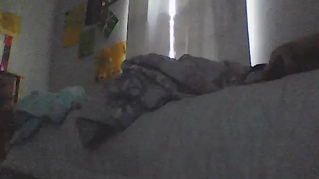 Snapshot of sarahkat86 chatting on June 7, 11:03 am sarahkat86 online show from June 7, 11:03 am